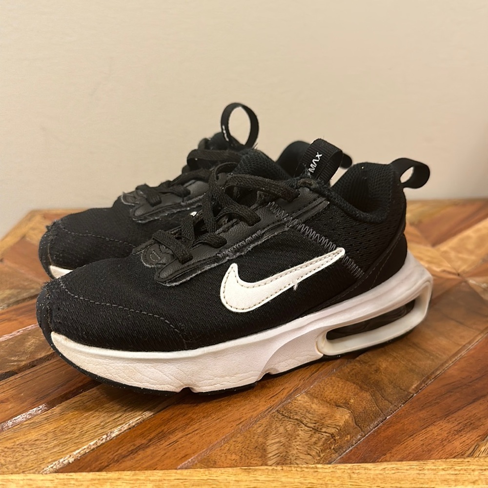 Black Nike air max